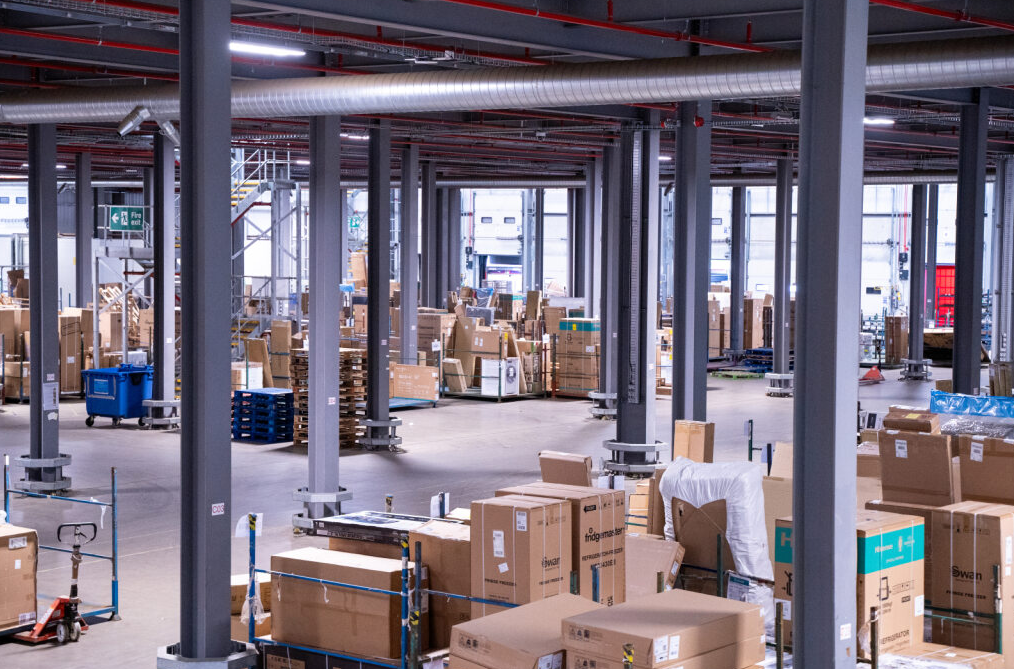 A warehouse with boxes and palletsAI-generated content may be incorrect.